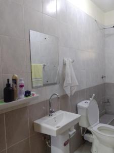 Ένα μπάνιο στο Raah residence