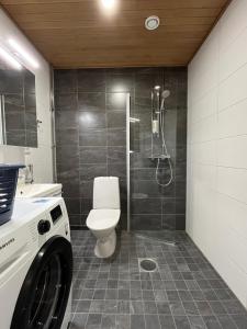 Koupelna v ubytování Peaceful stay near city & nature, Wifi, balcony