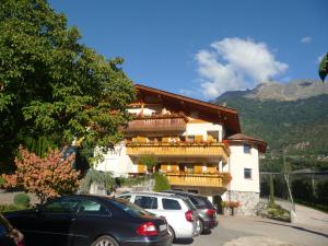 a building with cars parked in front of it at Ferienwohnungen Obermoarhof in Lagundo
