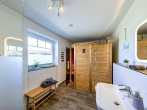 Ένα μπάνιο στο Holoiday home House starboard +32 φωτογραφίες