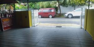 Φωτογραφία από το άλμπουμ του RUMAH TAMU WAFAA, Homestay Temerloh Near Hospital 'MUSLM ONLY' terrace house, 3 air conditioning, complete amenities σε Temerloh
