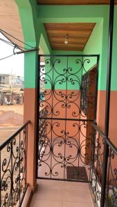an entrance to a building with an iron gate at Sacha studio chic etoug ebe in Yaoundé