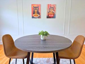 a table with two chairs and a vase on it at Charming 1BR Apt in Evanston - Hinman B3 in Evanston