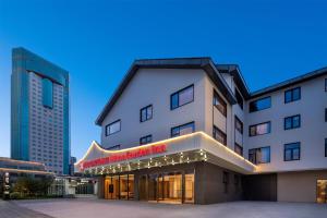 a building with a sign that reads imperial hotel at Hilton Garden Inn Shaoxing Yuecheng in Shaoxing