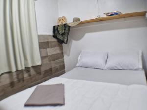 a bedroom with a white bed and a window at Residencial Ponta Norte -Ponta das Canas in Florianópolis +34 photos