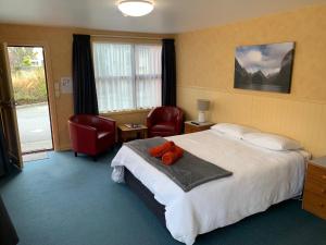 Ένα ή περισσότερα κρεβάτια σε δωμάτιο στο Red Tussock Motel