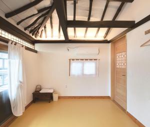 Imagen de la galería de Bonghwangjae Hanok Guesthouse, en Gongju