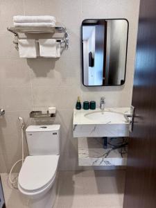 Ένα μπάνιο στο Aurora Đồng Văn Boutique Hotel