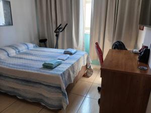 Postel nebo postele na pokoji v ubytování AP no centro de Teresópolis - Perto de tudo!