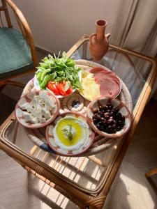 a tray of food on top of a glass table at Sukoun Studios in Baalbeck