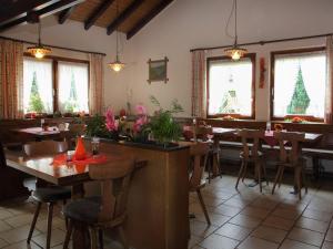 Gasthof Rössleにあるレストランまたは飲食店