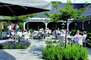 Gallery image of White Cottage Garden in Cloppenburg