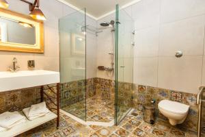 Koupelna v ubytování Sette Venti Boutique Hotel + 37 fotografií