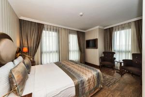 A bed or beds in a room at The Central Hotel