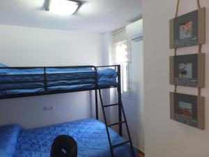 Двухъярусная кровать или двухъярусные кровати в номере Piso Río Campanilla