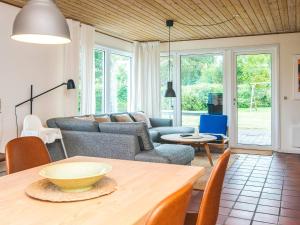 Χώρος καθιστικού στο 8 person holiday home in Odder +24 φωτογραφίες