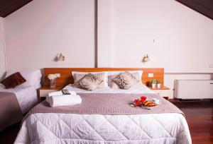 A bed or beds in a room at Hotel Ares Milano