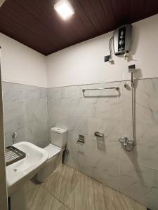 a bathroom with a toilet and a sink and a shower at Avocado City Guest Nuwaraeliya in Nuwara Eliya