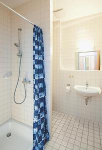 a bathroom with a shower and a sink at Hotel Hottentotten in Regensburg