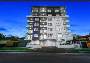 Το κτήριο όπου στεγάζεται  το διαμέρισμα +3 φωτογραφίες