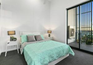 Ένα ή περισσότερα κρεβάτια σε δωμάτιο στο Khandalla Apartments