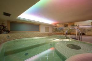 Bazén v ubytování Hotel Luis nebo v jeho okolí