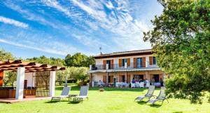 A garden outside Quercia Belvedere Relais