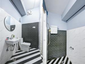 Koupelna v ubytování Hotel ALLEN STAY Uttam Nagar + 39 fotografií