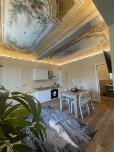 a living room with a coffered ceiling and a table at San Martino Lodge in Villanova dʼAsti
