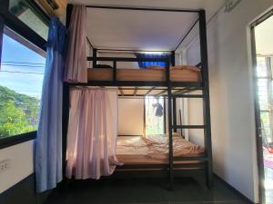 Ένα ή περισσότερα κρεβάτια σε δωμάτιο στο Fip's Inn Hostel Thakhek