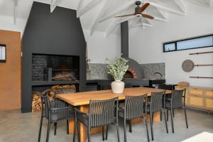 Ảnh trong thư viện ảnh của Luxury Family Villa with Pool, Gym & Bonfire Area ở Cape Town