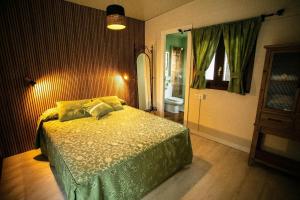 a bedroom with a bed and a bathroom at Casita Verbena Retreat in Novo Sancti Petri +5 photos
