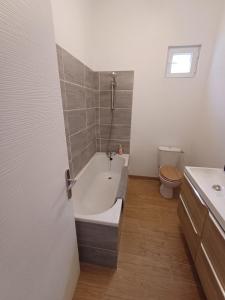 Ένα μπάνιο στο La Ballière, un havre de douceur et de prestige +51 φωτογραφίες