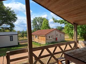 Φωτογραφία από το άλμπουμ του Camping des Papillons σε Lalizolle