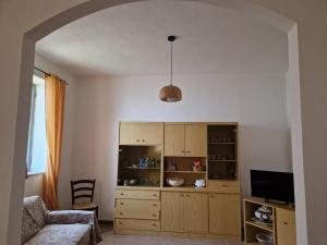 a living room with a couch and a tv at La Casa del Ciliegio in Teana +10 photos