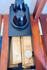a black alarm clock sitting on top of a wooden table at Homestay Làng Biển in Ninh Hải