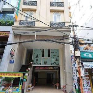 ブンタウにあるAn Khang Hotel Vung tauのアニメ博物館への入り口がある建物