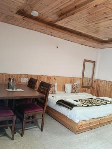เตียงในห้องที่ Olive Green Resort