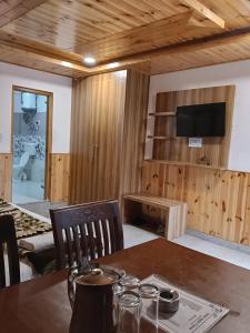 โทรทัศน์และ/หรือระบบความบันเทิงของ Olive Green Resort