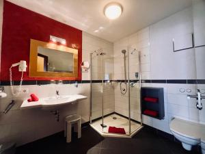Ένα μπάνιο στο Hotel Weisses Lamm +64 φωτογραφίες
