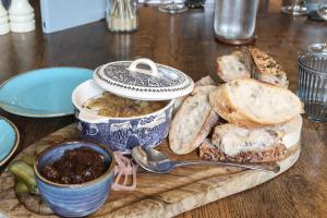 Upton GreyThe Hideaway at Hoddington Arms的相册照片