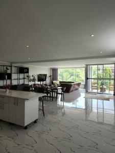 Χώρος καθιστικού στο Zoya Penthouse No 10