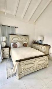 Imagine din galeria proprietății Sunset Serenity 2BR Oceanview Beach & Pool Access în Negril