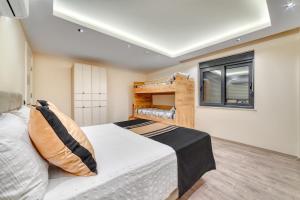 Postel nebo postele na pokoji v ubytování Aslan Villa + 19 fotografií