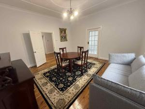 Χώρος καθιστικού στο Cottage on Carthage