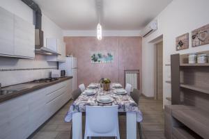 Η κουζίνα ή μικρή κουζίνα στο Appartamenti Residence Tulipano