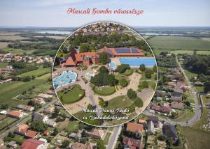 an aerial view of a house with a pool at Ferienhaus Marcali - Erholung am Thermalbad und Plattensee in Marcali