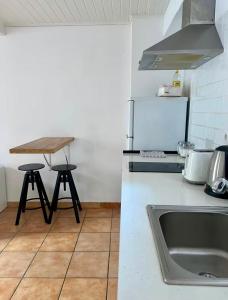 Η κουζίνα ή μικρή κουζίνα στο Mediona III