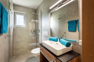 Ένα μπάνιο στο Appartements Andrea Cäciel - Alpline Appartements KG