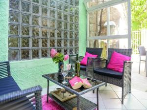 Et opholdsområde på Lovely Mediterranean home near the beach